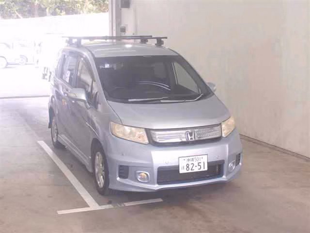 HONDA FREED SPIKE