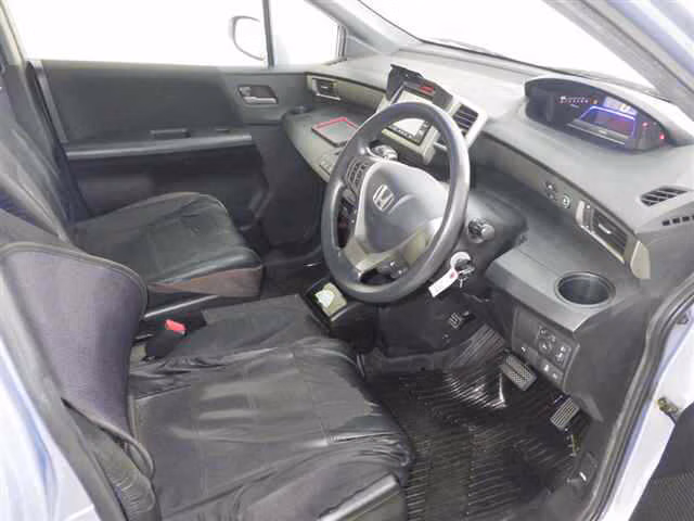 HONDA FREED SPIKE