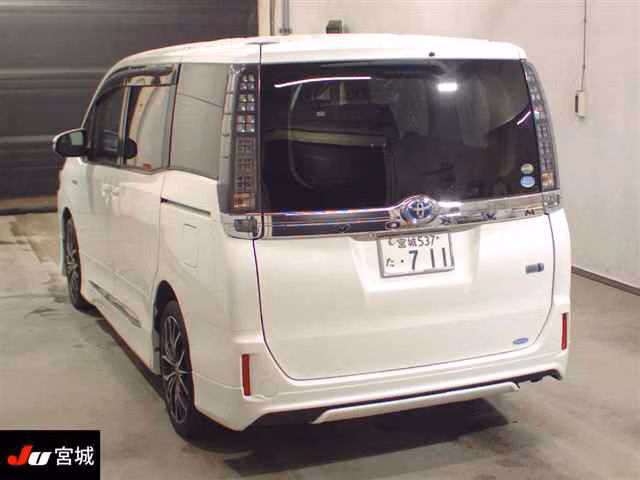 TOYOTA VOXY