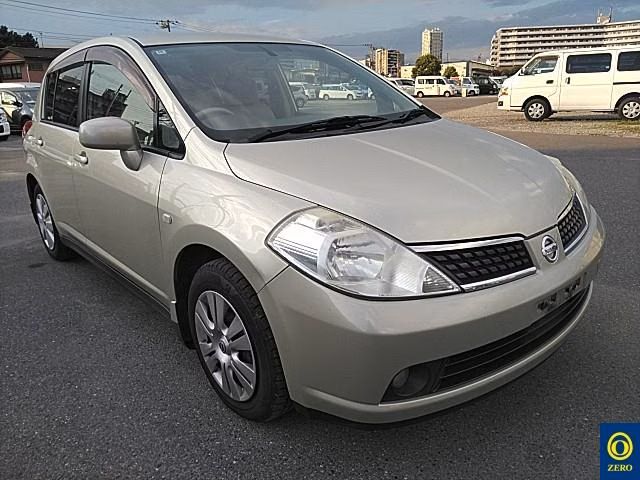 NISSAN TIIDA