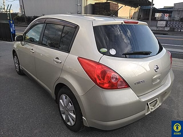 NISSAN TIIDA