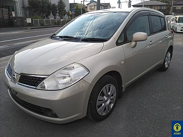 NISSAN TIIDA
