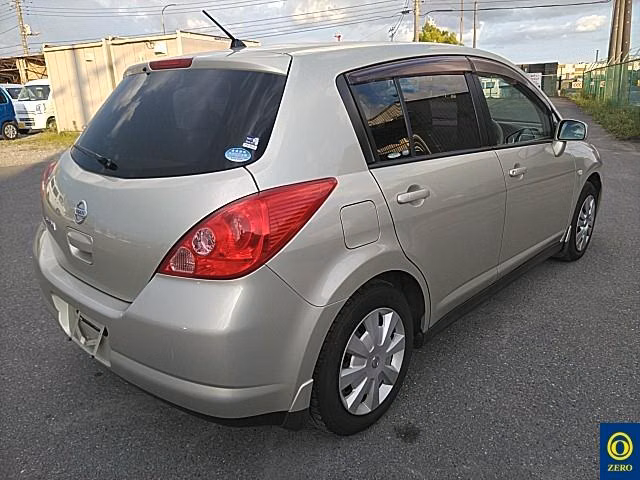 NISSAN TIIDA