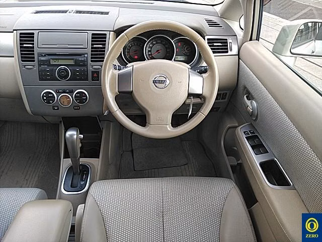 NISSAN TIIDA