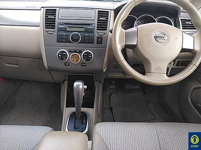 NISSAN TIIDA
