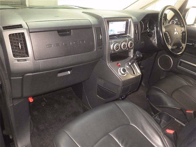 MITSUBISHI DELICA D:5