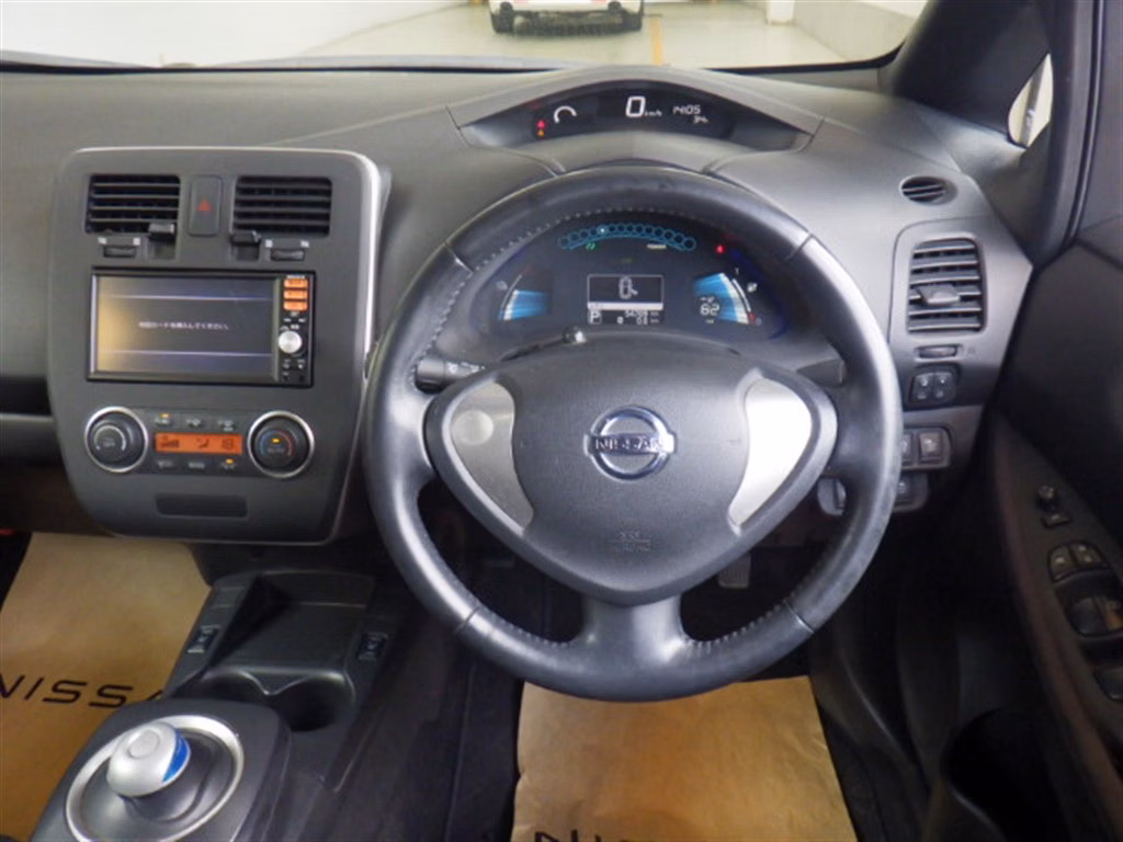 NISSAN LEAF