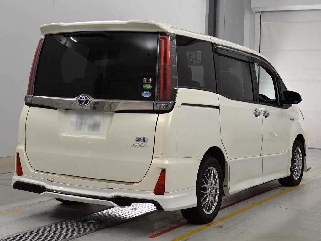 TOYOTA NOAH