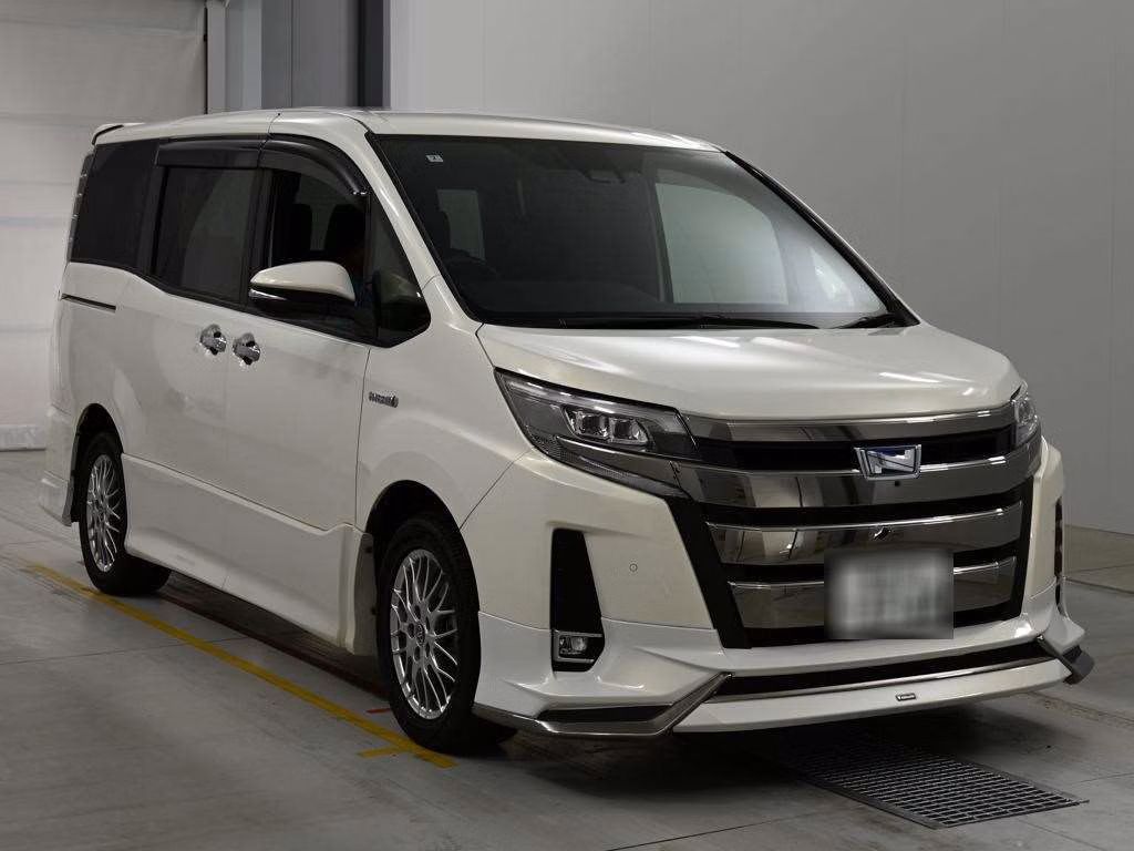 TOYOTA NOAH