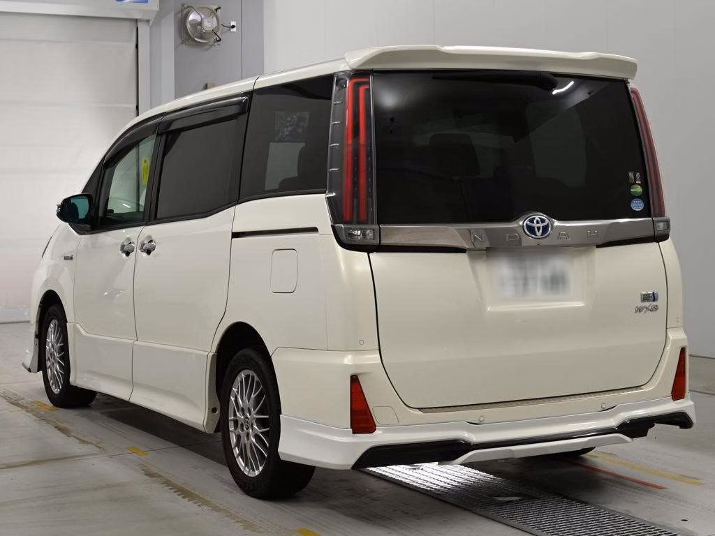 TOYOTA NOAH