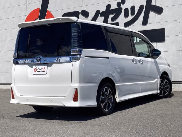 TOYOTA VOXY