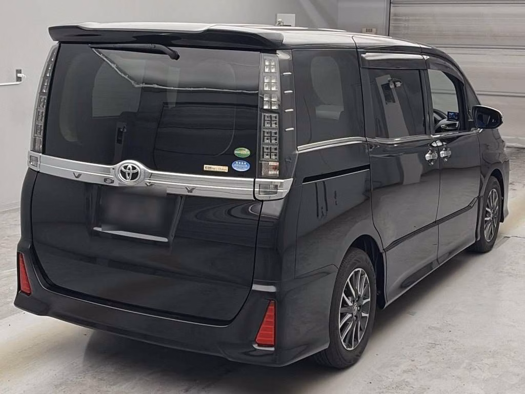 TOYOTA VOXY