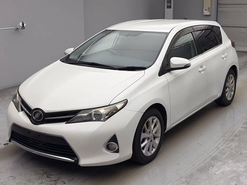 TOYOTA AURIS