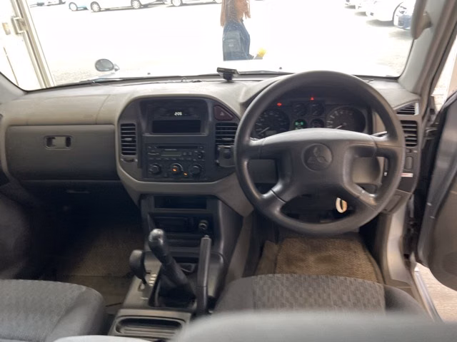 MITSUBISHI PAJERO