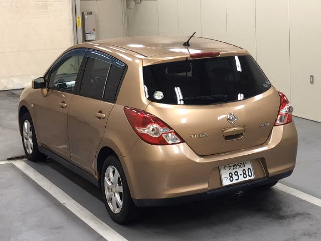 NISSAN TIIDA