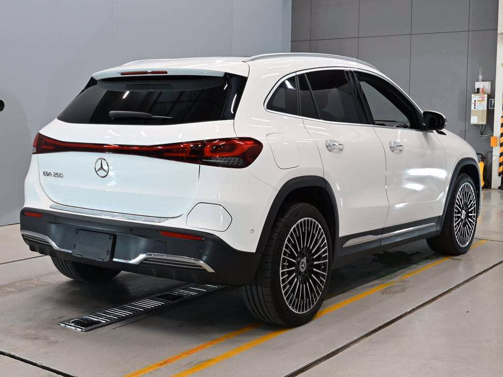 MERCEDES-BENZ EQA