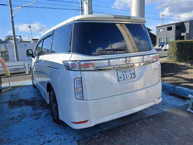 NISSAN ELGRAND