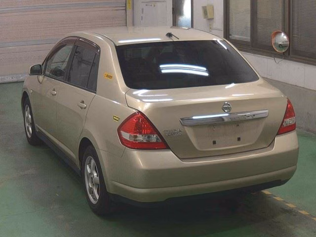NISSAN TIIDA LATIO
