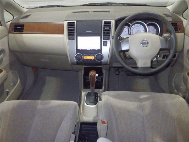 NISSAN TIIDA LATIO