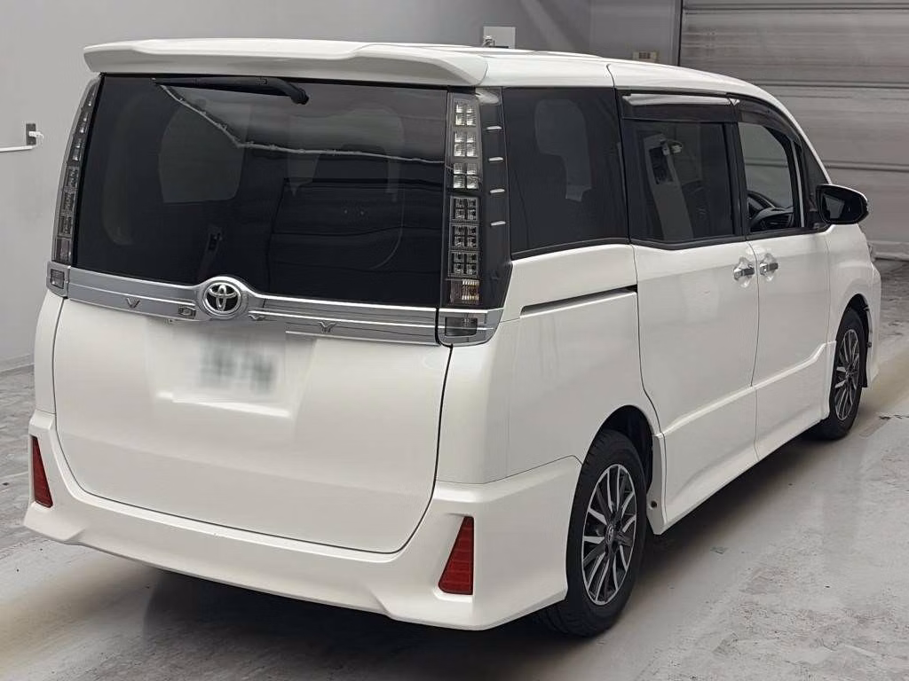 TOYOTA VOXY