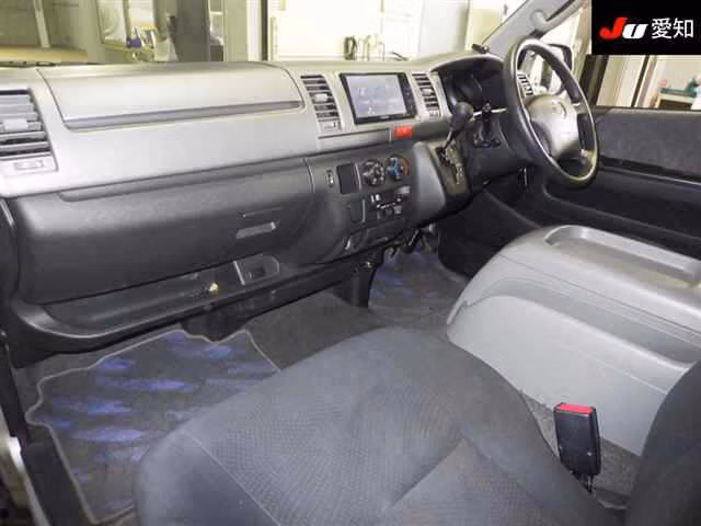 TOYOTA REGIUS ACE
