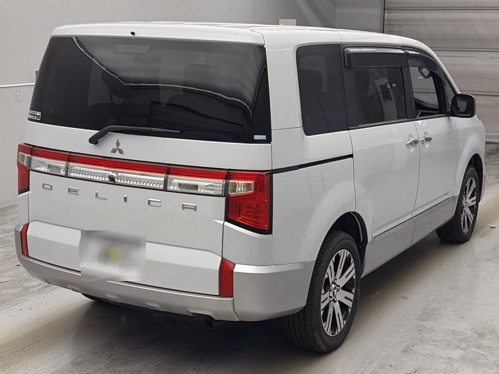 MITSUBISHI DELICA D:5