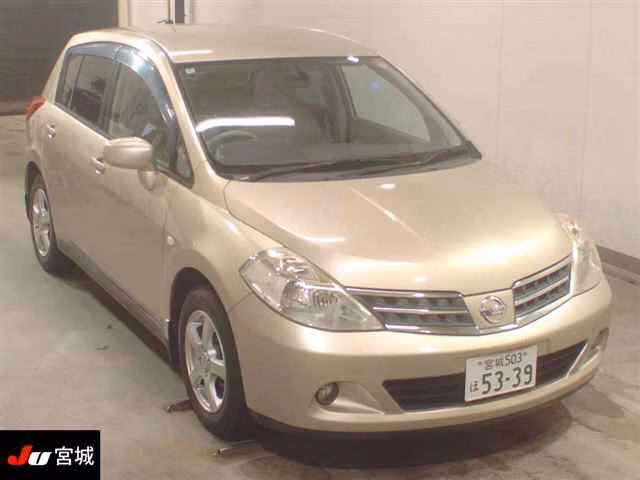 NISSAN TIIDA