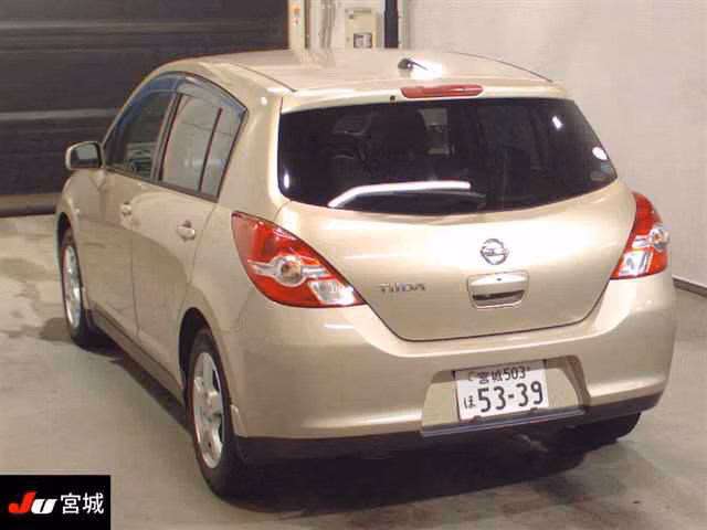 NISSAN TIIDA