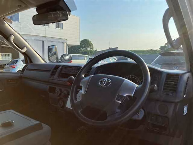 TOYOTA REGIUS ACE