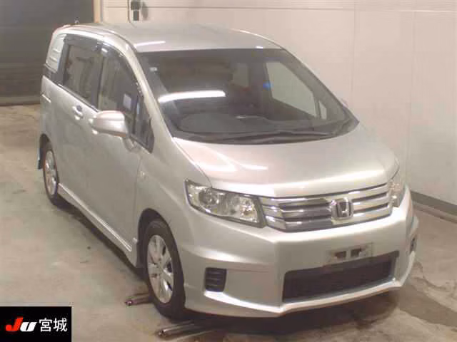 HONDA FREED SPIKE