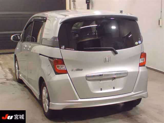 HONDA FREED SPIKE
