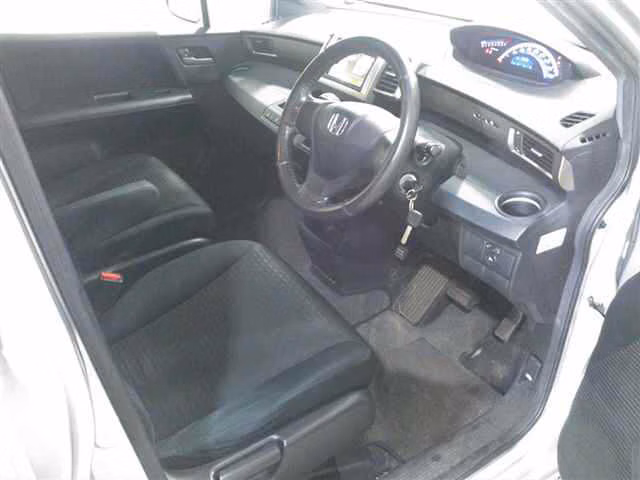 HONDA FREED SPIKE