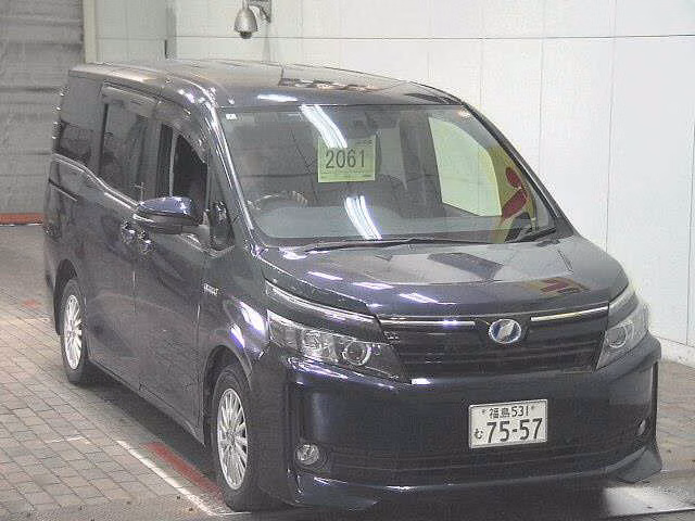 TOYOTA VOXY