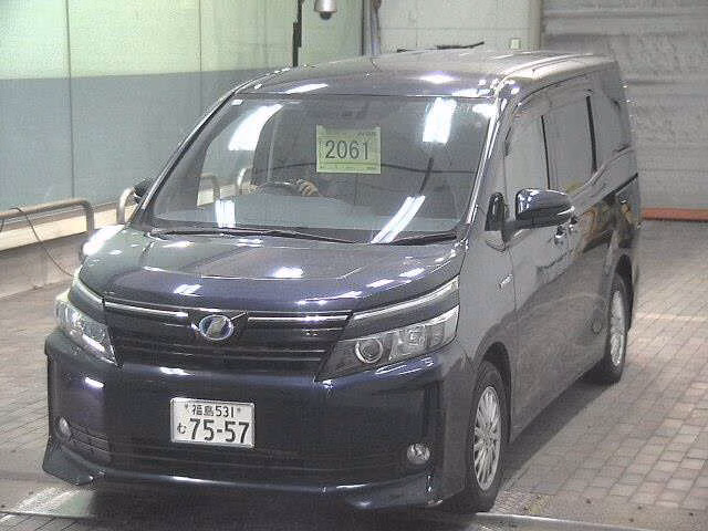TOYOTA VOXY