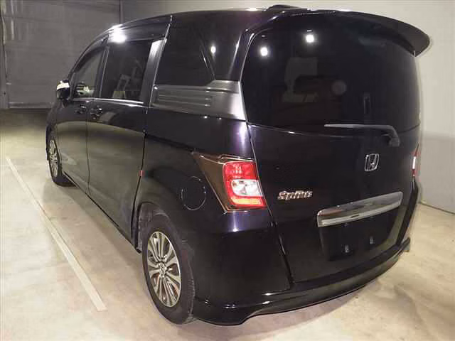 HONDA FREED SPIKE