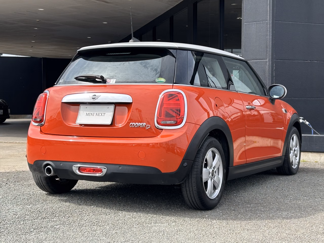MINI HATCH