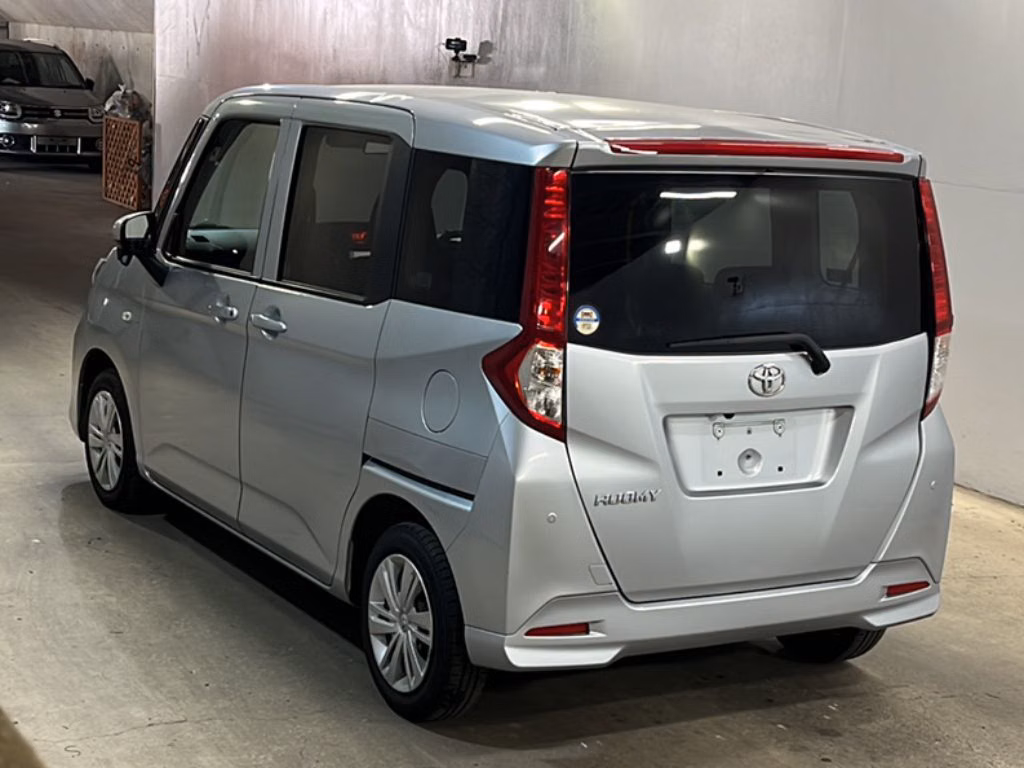 TOYOTA ROOMY