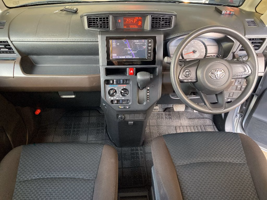 TOYOTA ROOMY