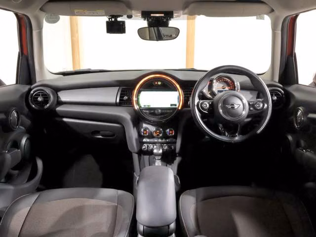 MINI HATCH