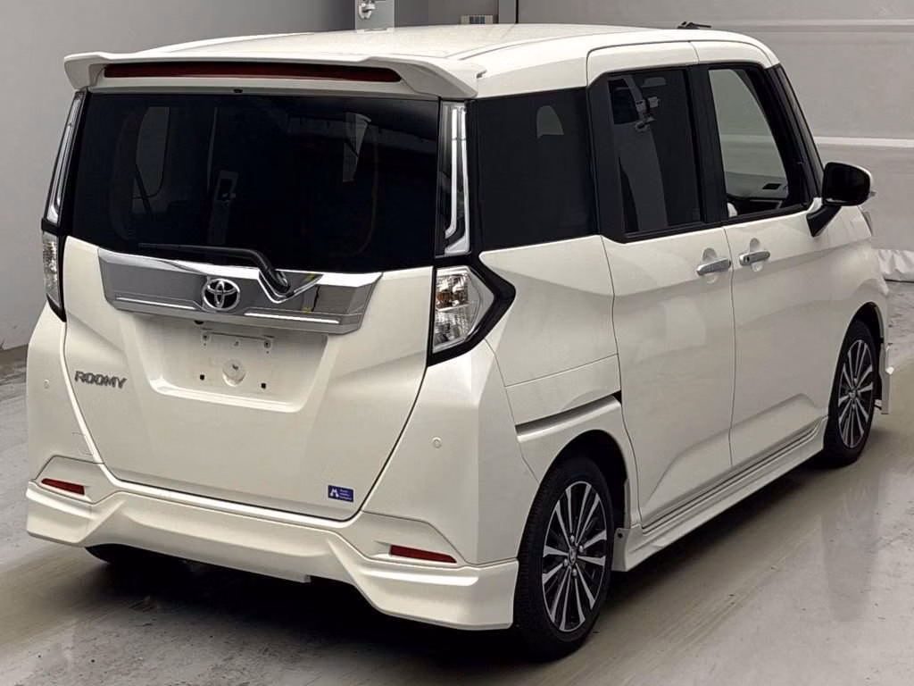 TOYOTA ROOMY