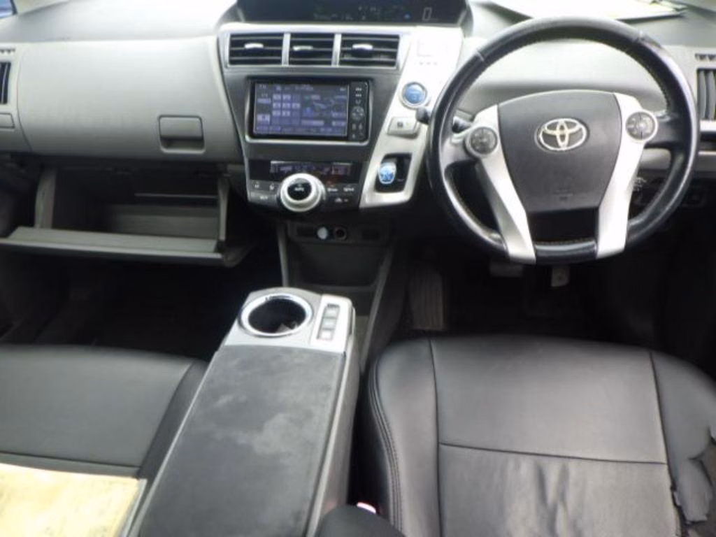 TOYOTA PRIUS ALPHA