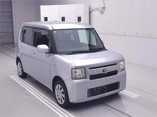 TOYOTA PIXIS SPACE