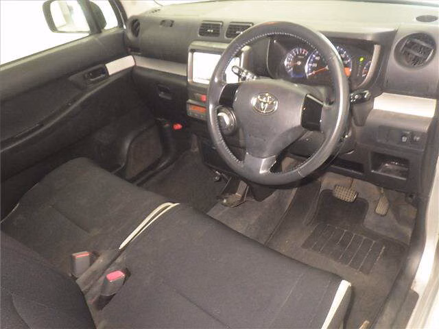TOYOTA PIXIS SPACE