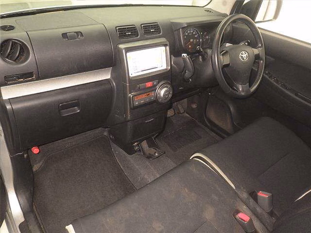 TOYOTA PIXIS SPACE