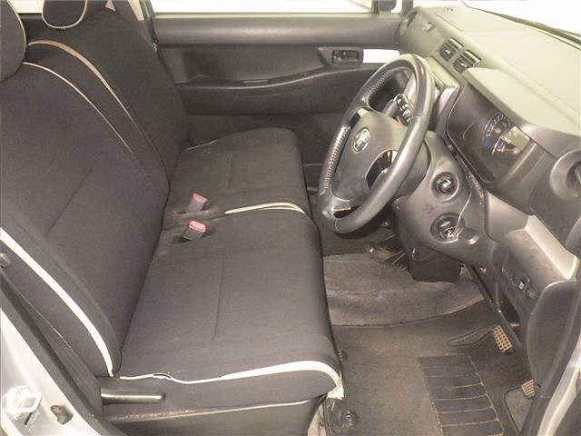 TOYOTA PIXIS SPACE