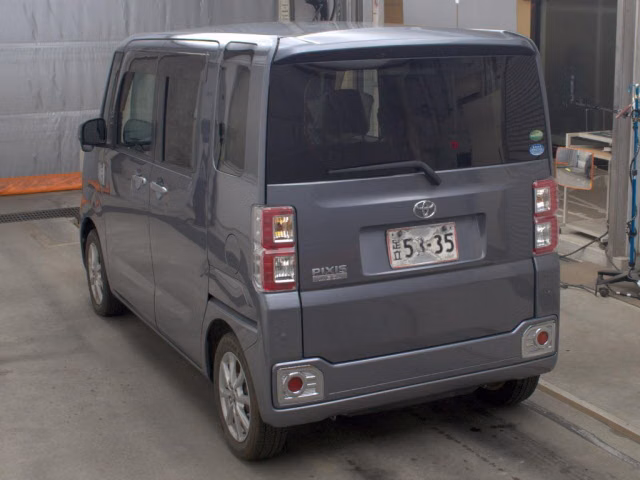 TOYOTA PIXIS MEGA