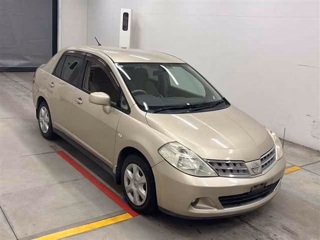 NISSAN TIIDA LATIO
