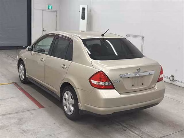 NISSAN TIIDA LATIO