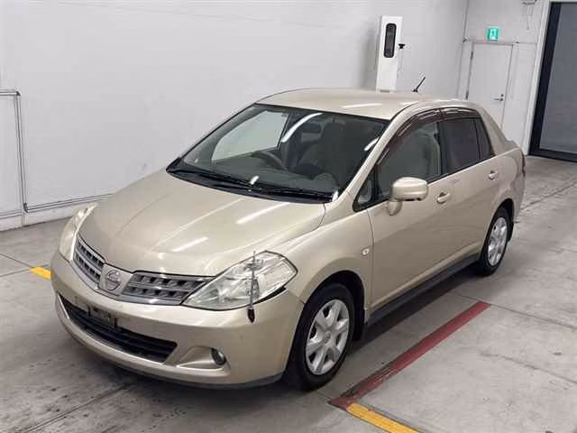 NISSAN TIIDA LATIO