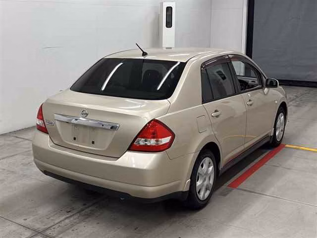 NISSAN TIIDA LATIO